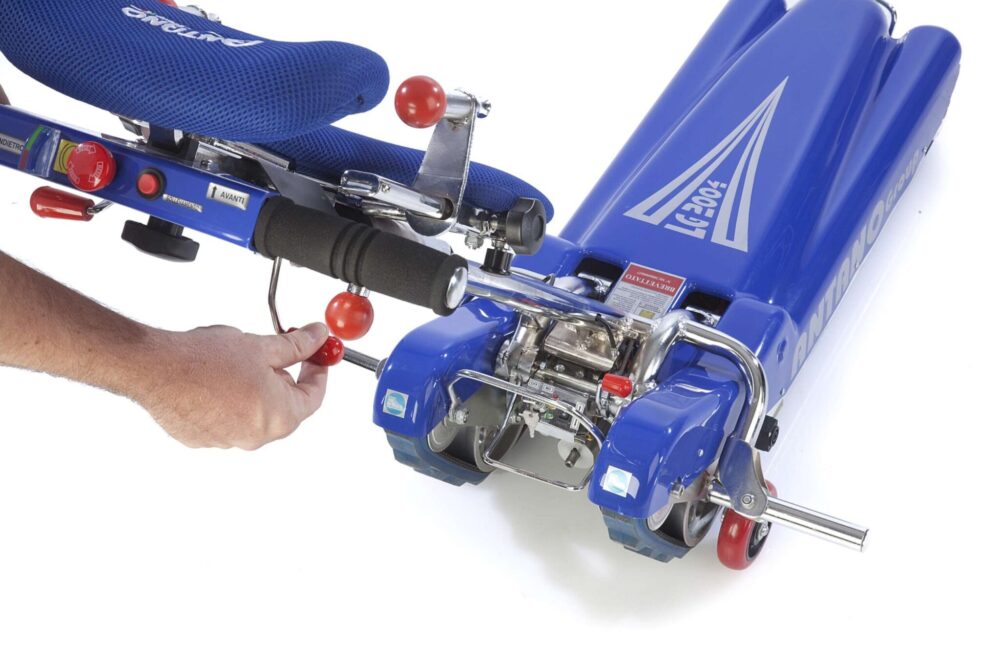 POMŮCKOV Pásový schodolez LG 2004