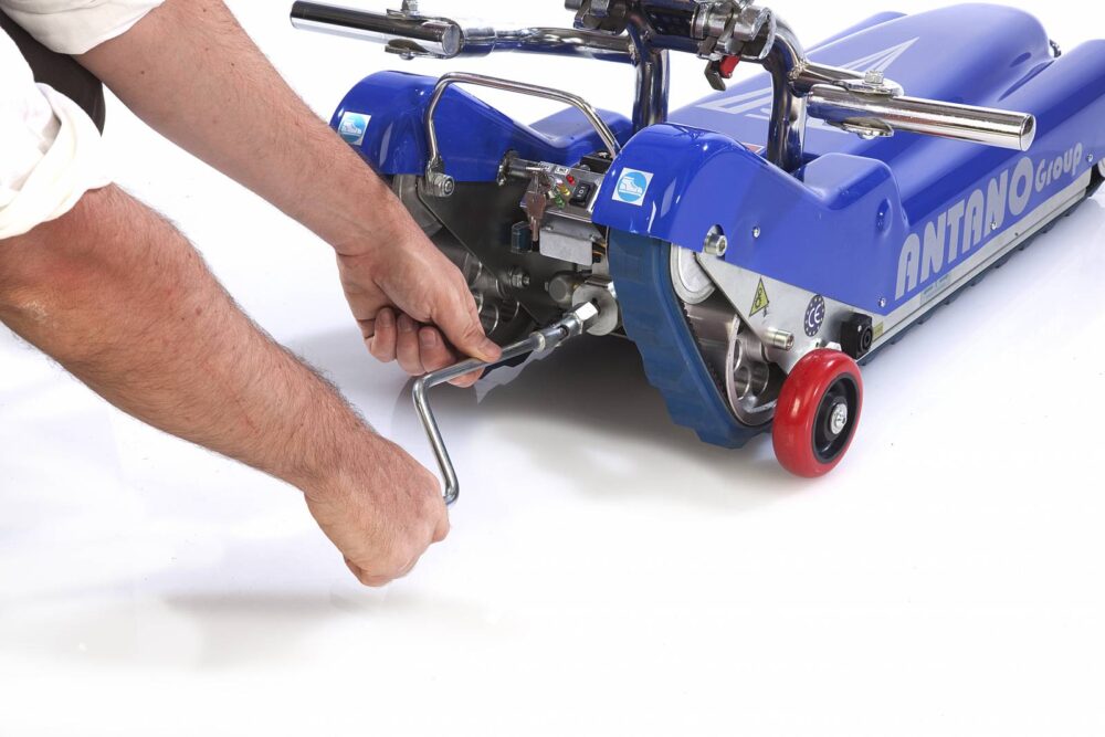 POMŮCKOV Pásový schodolez LG 2004