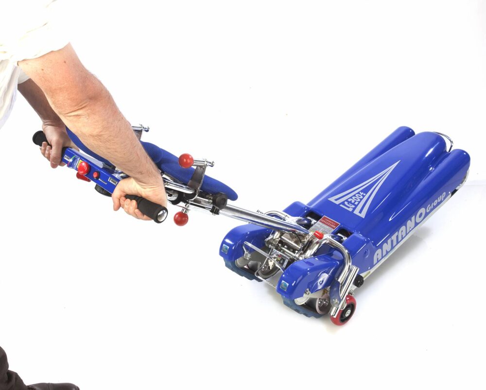 POMŮCKOV Pásový schodolez LG 2004