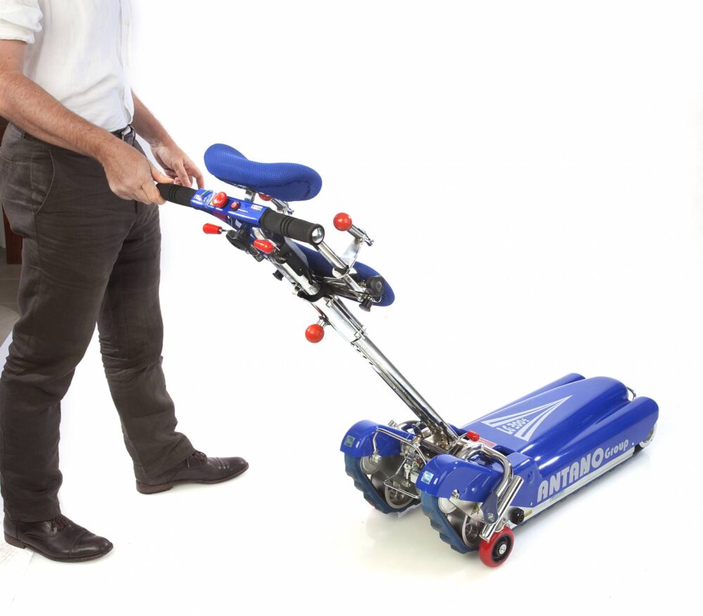 POMŮCKOV Pásový schodolez LG 2004