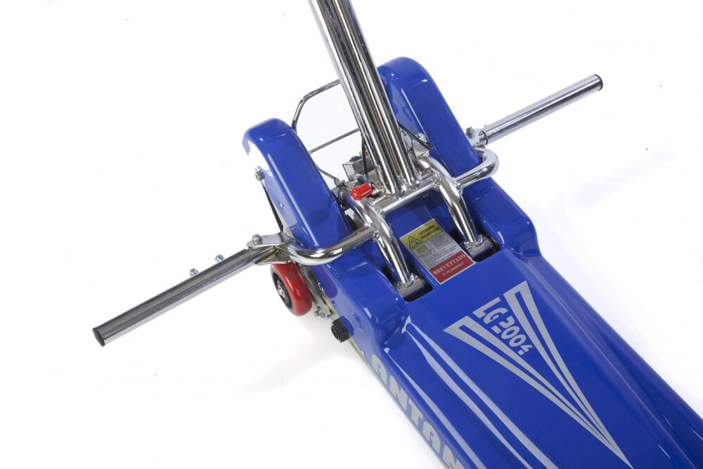 POMŮCKOV Pásový schodolez LG 2004