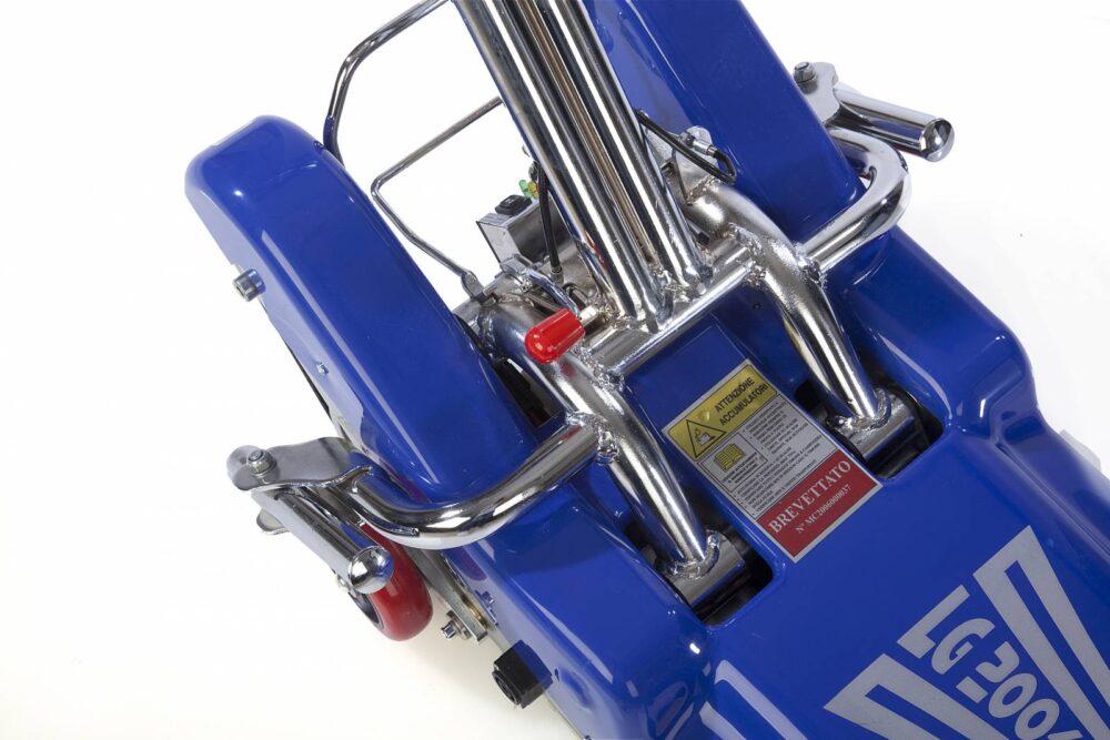 POMŮCKOV Pásový schodolez LG 2004