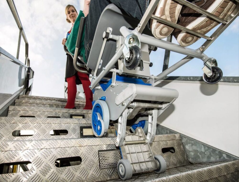Kolečkový schodolez, zvláštní pomůcka, přeprava imobilních osob, jako invalidní vozík, bezbariérový