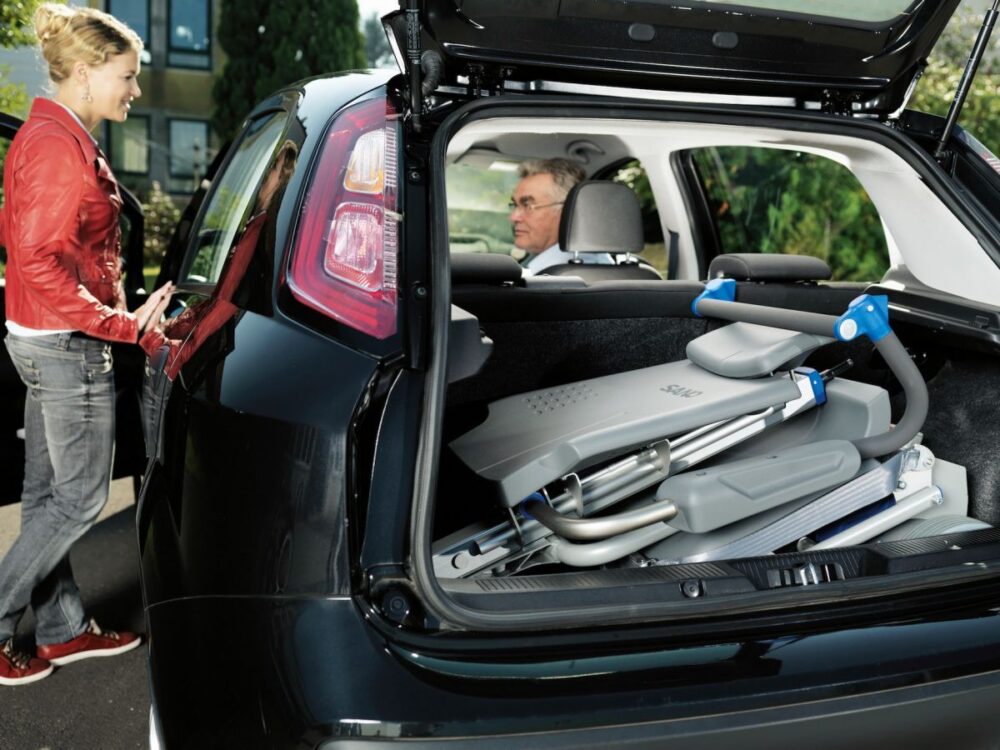 Kolečkový schodolez, zvláštní pomůcka, přeprava imobilních osob, jako invalidní vozík, bezbariérový