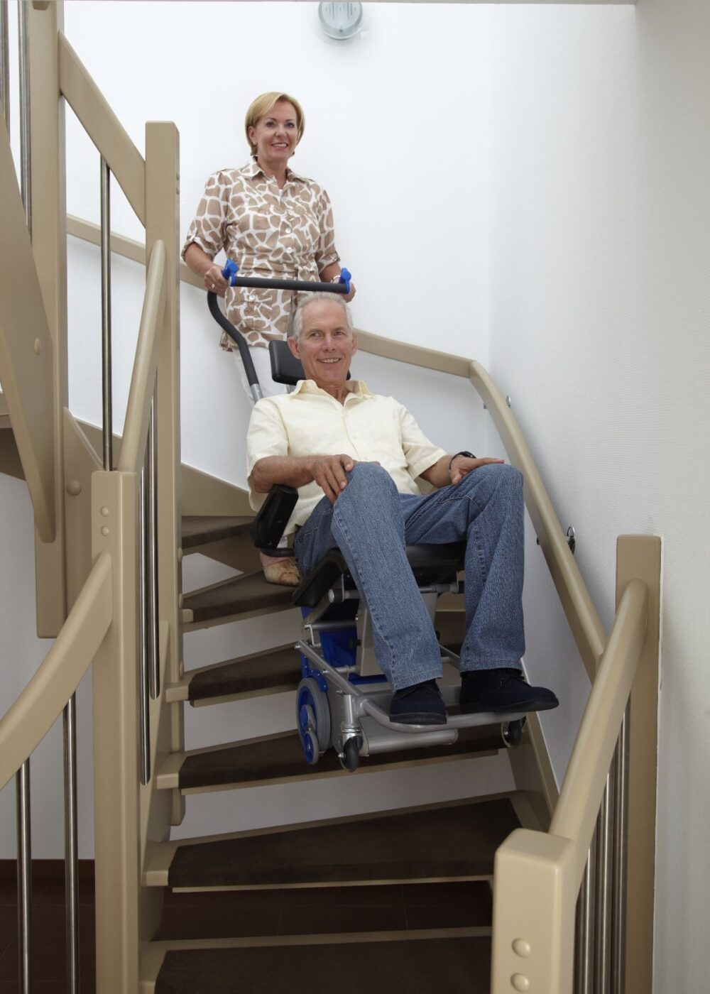 Kolečkový schodolez, zvláštní pomůcka, přeprava imobilních osob, jako invalidní vozík, bezbariérový