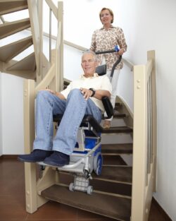 Kolečkový schodolez, zvláštní pomůcka, přeprava imobilních osob, jako invalidní vozík, bezbariérový