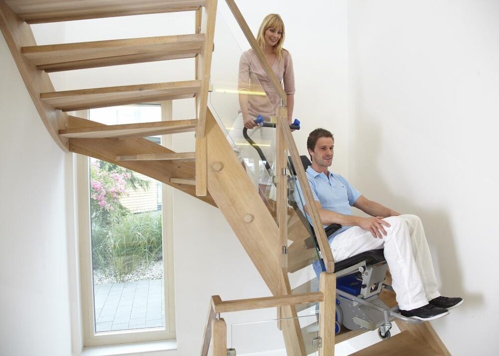 Kolečkový schodolez, zvláštní pomůcka, přeprava imobilních osob, jako invalidní vozík, bezbariérový