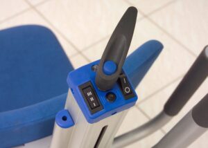 Kolečkový schodolez, zvláštní pomůcka, přeprava imobilních osob, jako invalidní vozík, bezbariérový