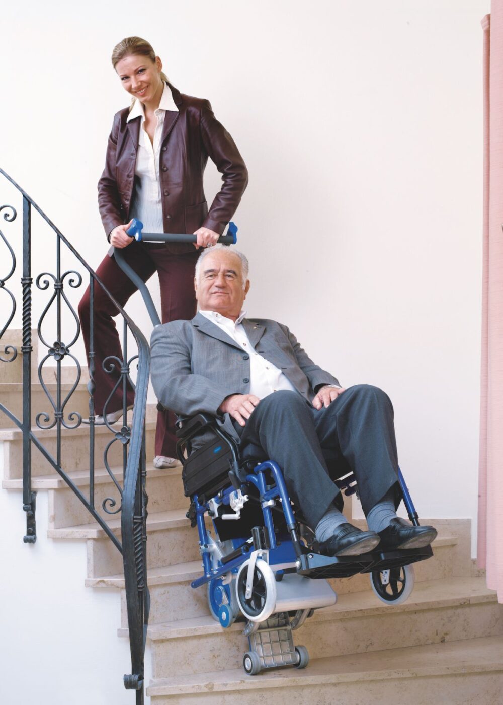 Kolečkový schodolez, bezbariérové řešení, zvláštní pomůcka, pro invalidní osoby, invalidní vozík