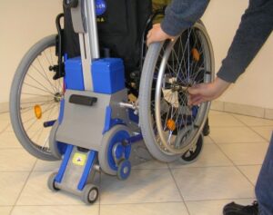 Kolečkový schodolez, bezbariérové řešení, zvláštní pomůcka, pro invalidní osoby, invalidní vozík