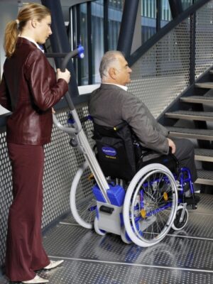 Kolečkový schodolez, zvláštní pomůcka, přeprava imobilních osob, jako invalidní vozík, bezbariérový