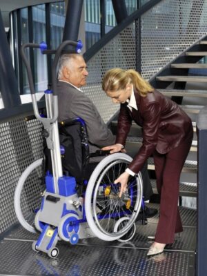 Kolečkový schodolez, zvláštní pomůcka, přeprava imobilních osob, jako invalidní vozík, bezbariérový