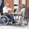 Kolečkový schodolez, zvláštní pomůcka, přeprava imobilních osob, jako invalidní vozík, bezbariérový