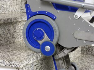 Kolečkový schodolez, zvláštní pomůcka, přeprava imobilních osob, jako invalidní vozík, bezbariérový
