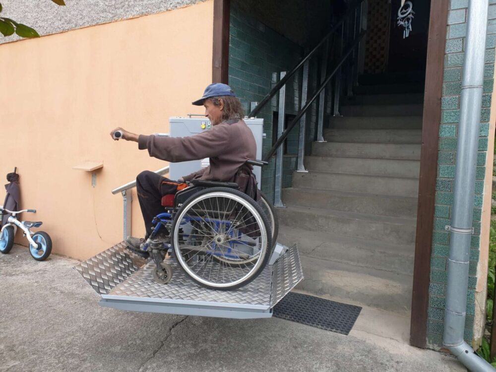 POMŮCKOV šikmá schodišťová plošina CPM pro imobilní osoby používající invalidní vozík