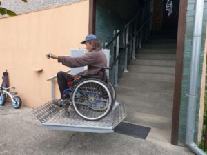 POMŮCKOV šikmá schodišťová plošina CPM pro imobilní osoby používající invalidní vozík