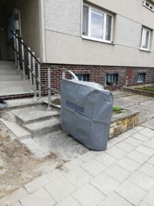 POMŮCKOV šikmá schodišťová plošina CPM pro imobilní osoby používající invalidní vozík