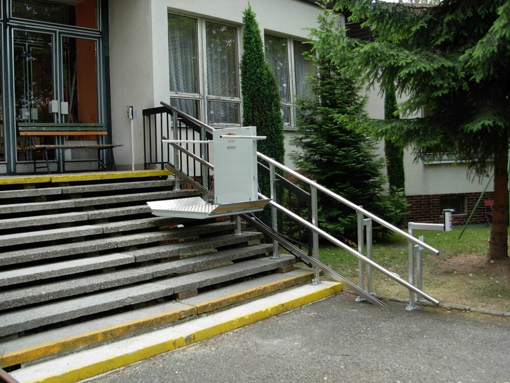 POMŮCKOV šikmá schodišťová plošina IPM