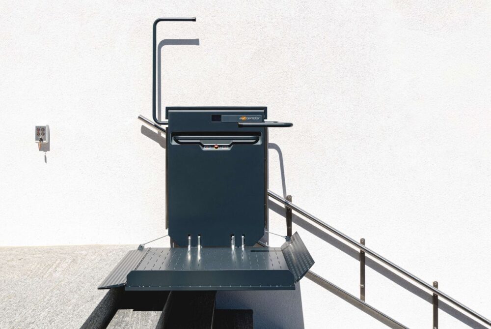 POMŮCKOV šikmá schodišťová plošina PLG7