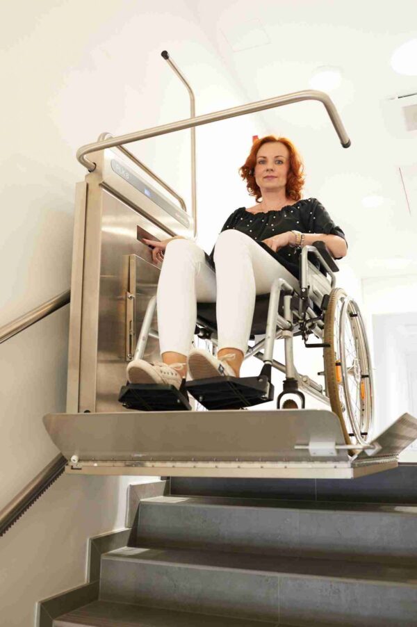 POMŮCKOV šikmá schodišťová plošina PLK8