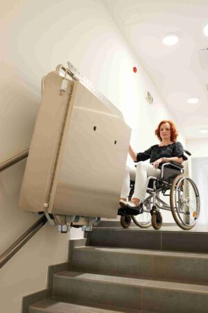 POMŮCKOV šikmá schodišťová plošina PLK8