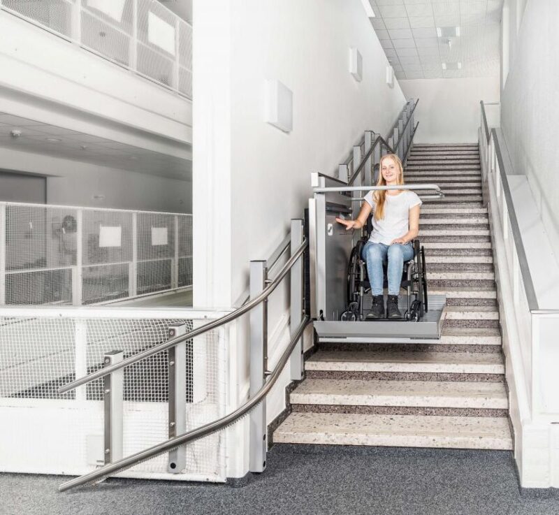 POMŮCKOV šikmá schodišťová plošina PLK8