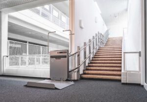 POMŮCKOV šikmá schodišťová plošina PLK8