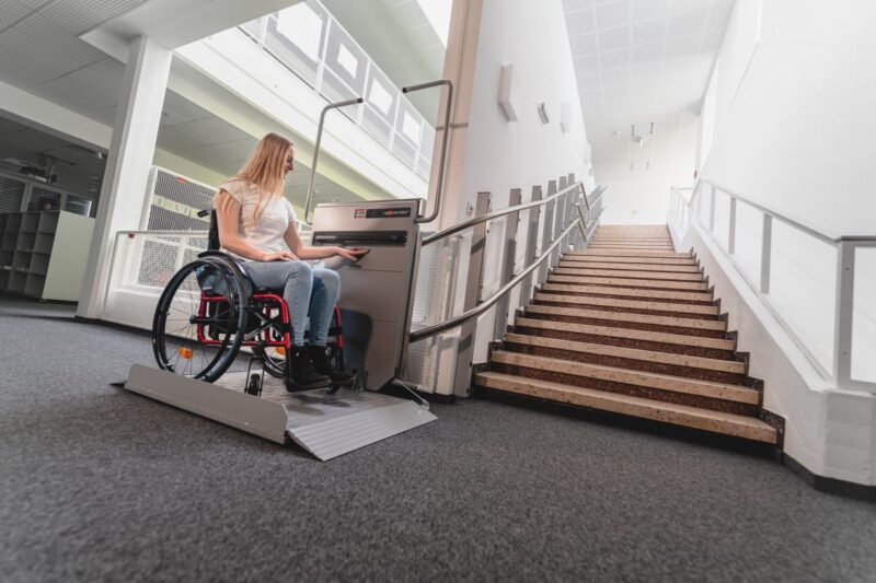 POMŮCKOV šikmá schodišťová plošina PLK8