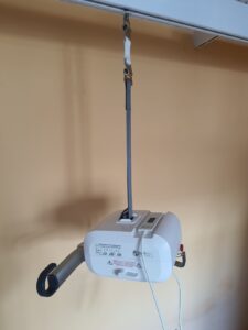 POMŮCKOV stropní zvedací systém Roomer