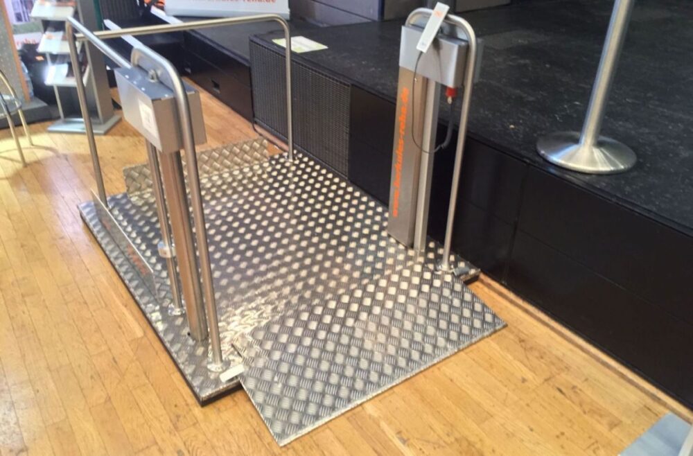 POMŮCKOV svislá zdvihací plošina Herkules