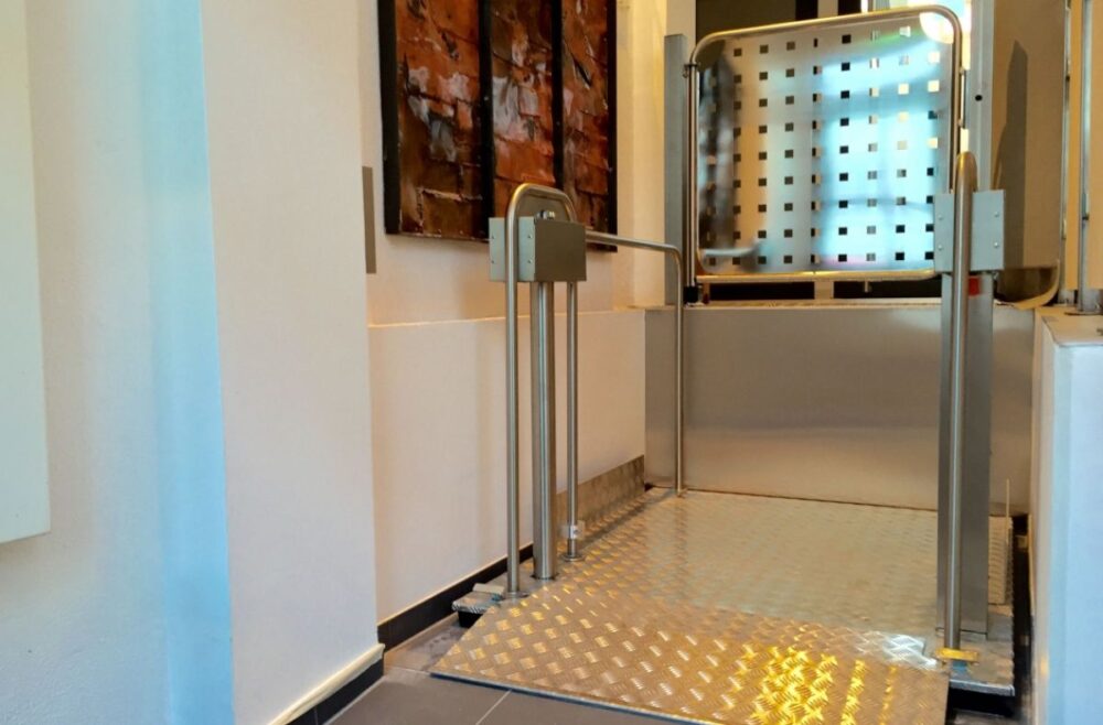 POMŮCKOV svislá zdvihací plošina Herkules