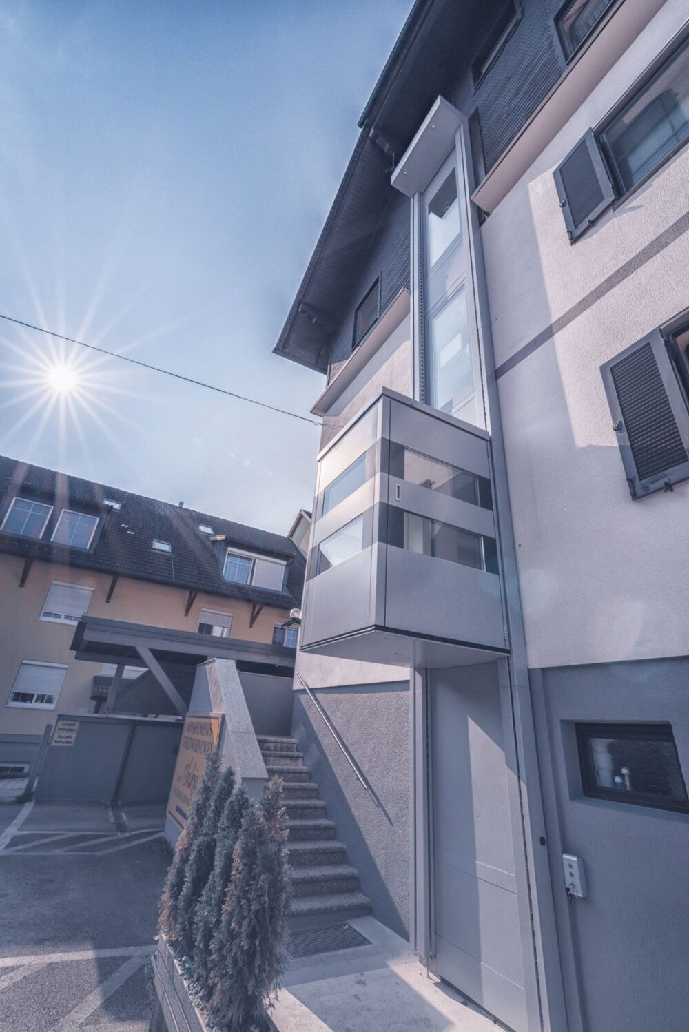 POMŮCKOV svislá zdvihací plošina QuattroPorte