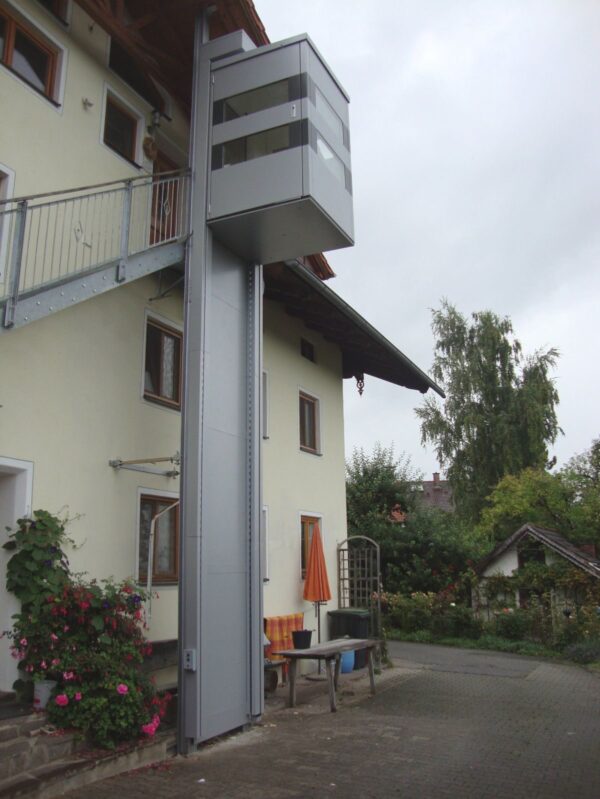 POMŮCKOV svislá zdvihací plošina QuattroPorte