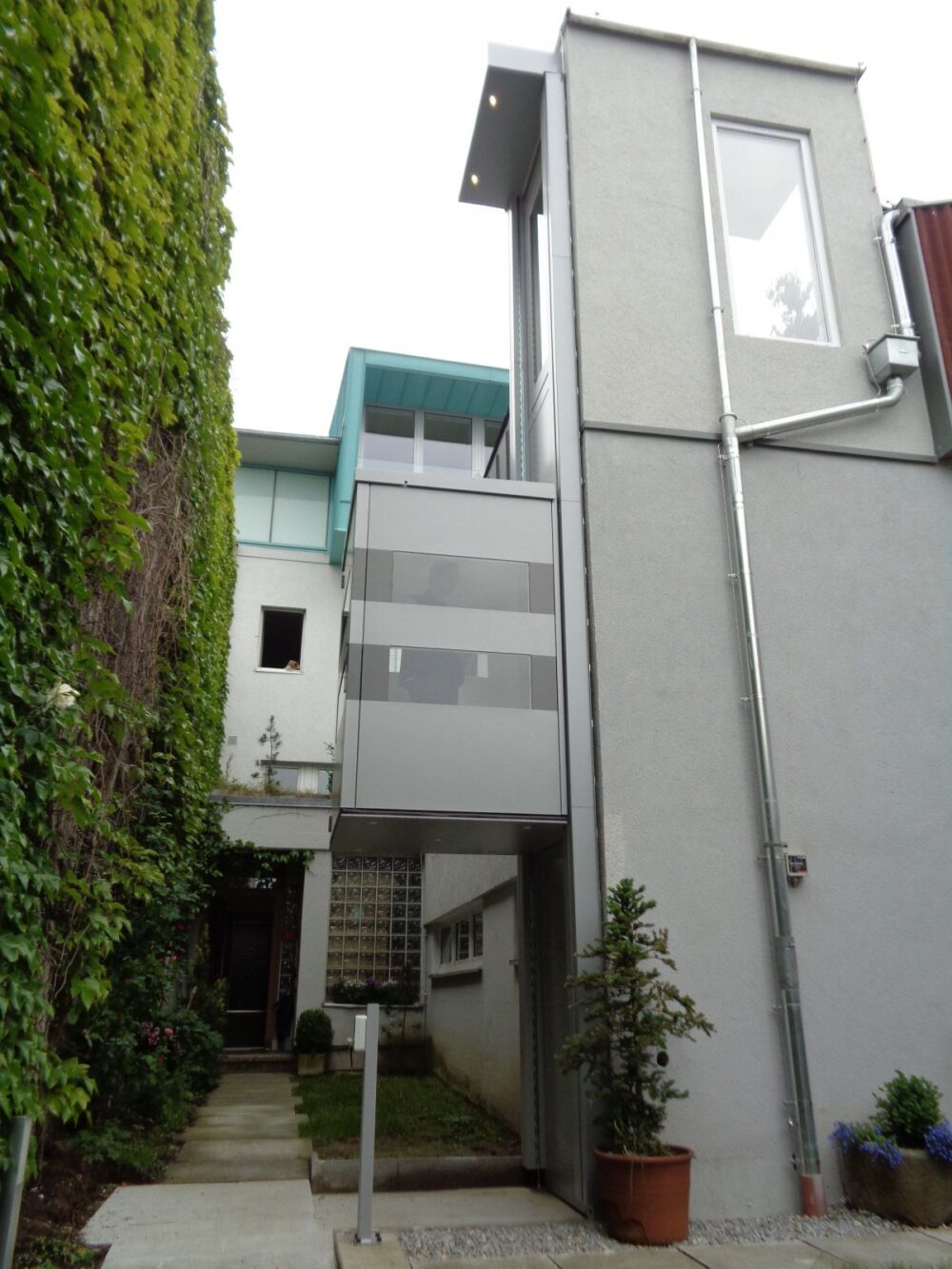 POMŮCKOV svislá zdvihací plošina QuattroPorte