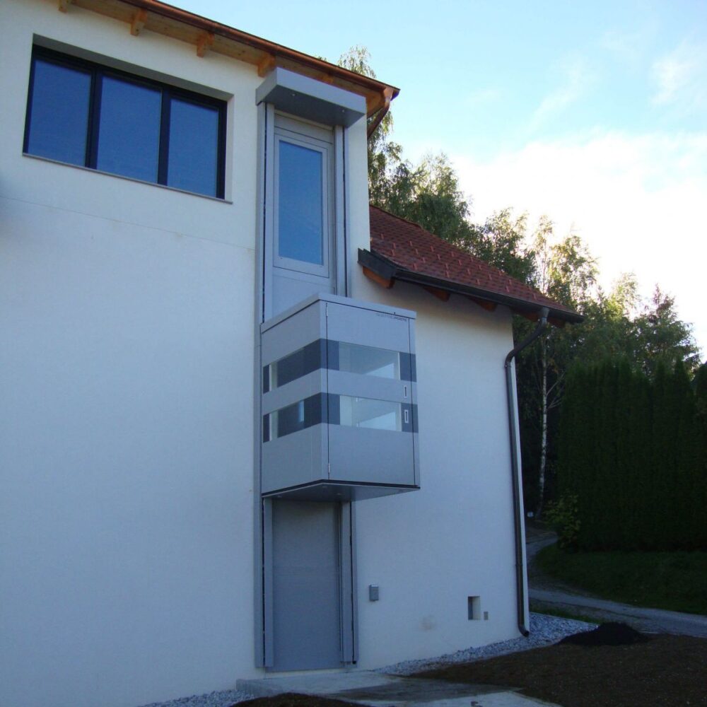 POMŮCKOV svislá zdvihací plošina QuattroPorte