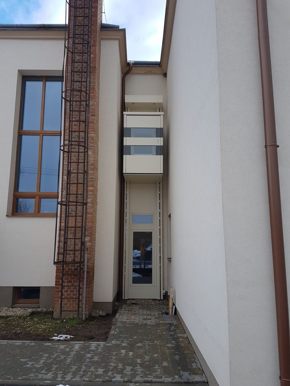 POMŮCKOV svislá zdvihací plošina QuattroPorte