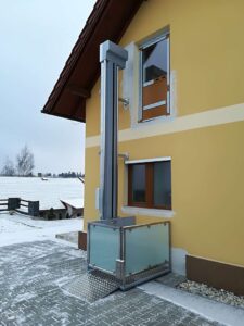 POMŮCKOV svislá zdvihací plošina VPM pro imobilní osoby používající invalidní vozík